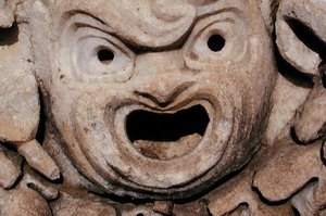 Masque tragique, du théâtre - Roman